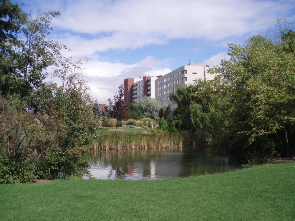 Humber College North Campus Residence แบรมพ์ตัน ภายนอก รูปภาพ